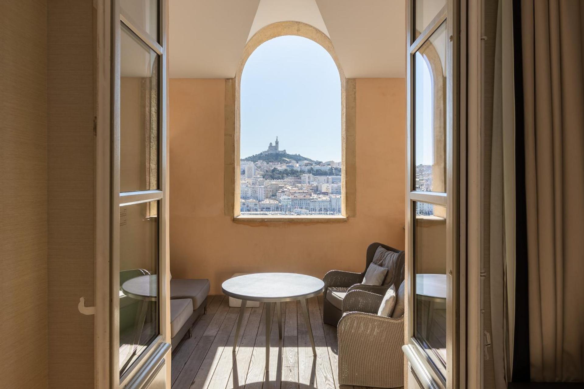 Suite Junior Lit King-Size avec Terrasse - Vue sur Port