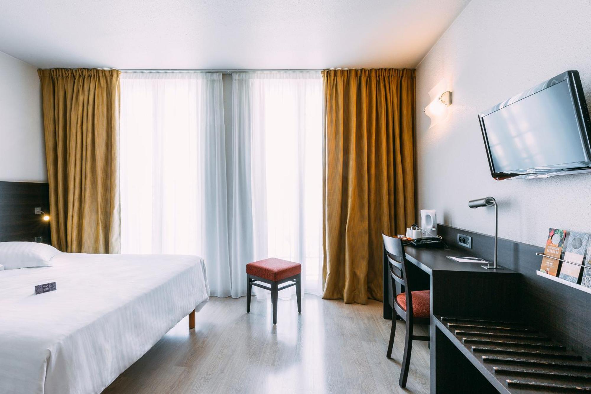 Superior Double Room Old Port Side View