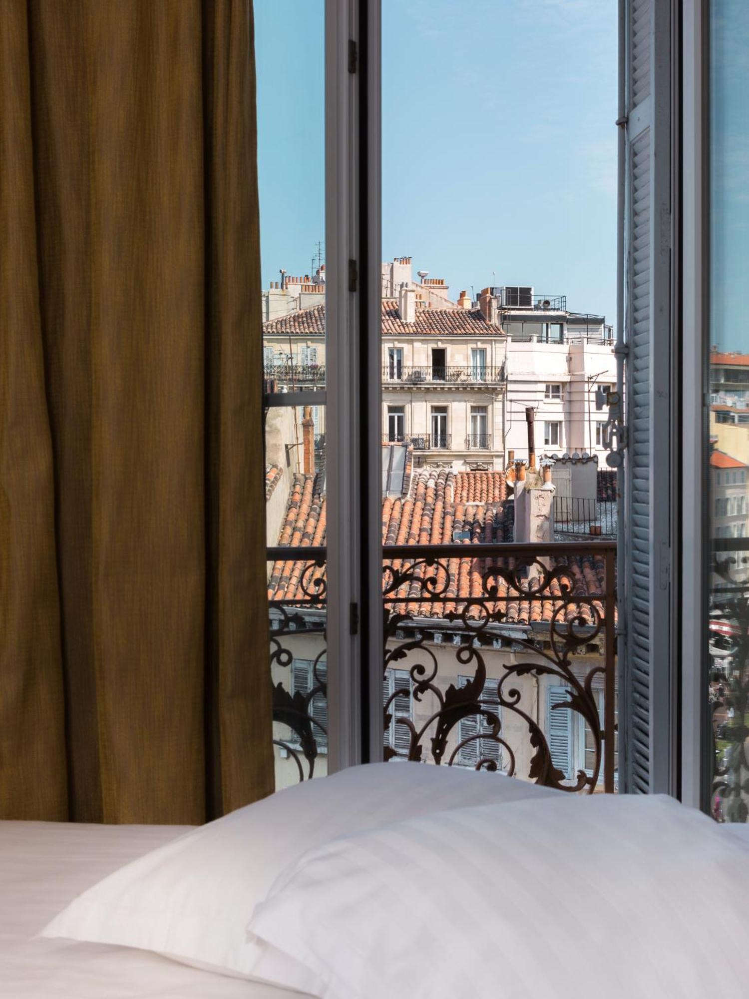 Deluxe Triple Room Old Port Side View